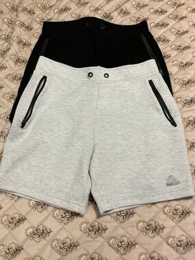 Aeropostale Men's Light Gray Athletic Shorts with Black Zip Accents
